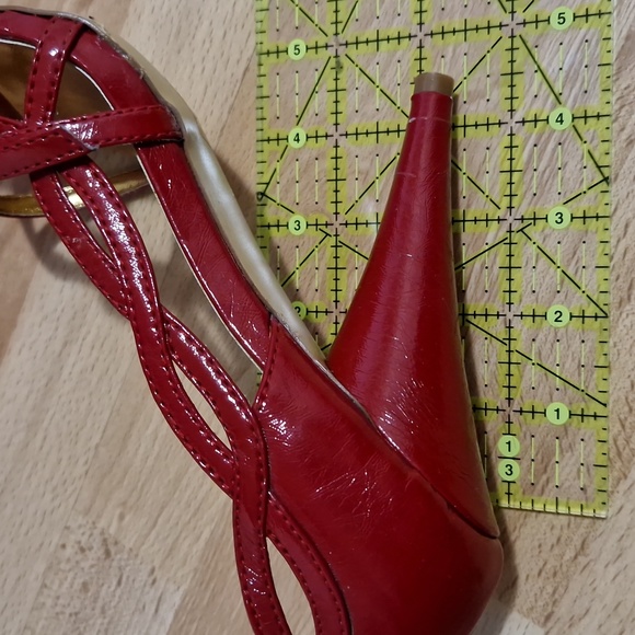 Red sandals with 4 in heels - Picture 4 of 7